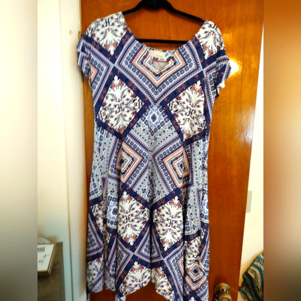 Woman's A symmetrical dress by dept 22 rayon